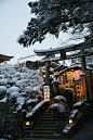 雪景 神社  阴天