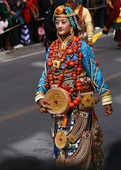 simom采集到民族服饰