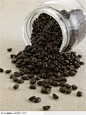 新鲜食材-倒出的咖啡豆