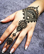1,257 Likes, 11 Comments - Melanie Ooi (@bluelotushennaportland) on Instagram: “Lovely hand from yesterday at the @portlandsaturdaymarket .... #henna #mehndi #bluelotushenna…”