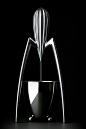 【外星人榨汁机 Philippe Starck作品】
绝对是BBS里面最常被讨论到的一项设计，被人称为来自外星球的设计大师Philippe Starck，前无古人后无来者的绝佳设计，为整个工业史以及人类对生活的要求拉到新的层次上面。销售状况是整个ALSEEI跨越各个ITEM里面最畅销的长青树，满足了每一个温馨家庭、单身宿舍、两人世界的甜蜜心事。