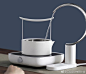 #设计改变生活# #产品设计#  Moon是传统茶壶的现代化设计，底座上有三个按钮和一个水位指示器。designer：Keny Lin ​​​​