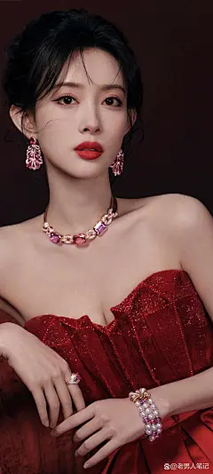 孟子义红裙美腿壁纸，优雅热烈的...@老男人笔记的动态