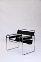 马歇尔·拉尤斯·布劳耶为纪念他的老师瓦西里·康定斯基设计的“瓦西里椅”