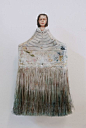 #飞乐鸟分享#美国艺术家Rebecca Szeto收集了一些废旧的刷子，用雕刻、绘画等手法的处理，把一把把刷子变身成有趣的艺术品。