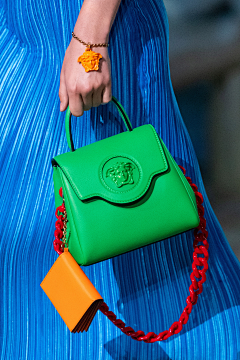 大小河采集到奢侈品 范思哲 Versace