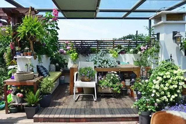 露台花园这么好看买房就要买顶楼顶楼露台看过的都喜欢