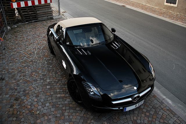 Mercedes-Benz SLS AM...