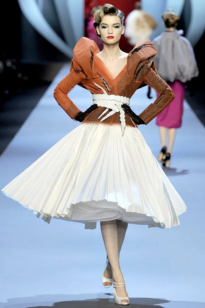 那些年海盗爷设计的Dior大裙
