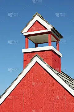 鲜艳的红色学校的尖顶_5116545055_5741771985