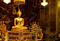 金色的佛像，在泰国佛教寺庙，扫管笏佛 Borommathat 玛哈塔，曼谷，泰国