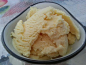 芒果冰淇淋
材料
蛋黄  2个
鲜奶油  165克
柠檬汁  20毫升
芒果肉  190克
牛奶  270毫升
细砂糖  116克
香草精  2毫升
盐  少量
作法

