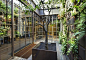 垂直花园橱窗 Replay by Vertical Garden Design and Studio 10




巴塞罗那Replay牌儿时装店重要的橱窗被打造成一个生机勃勃充满各种植物的垂直花园，设计仔细的研究了瀑布附近垂直生长的植物，在这个店内将宽阔的墙面模拟成自然中瀑布周围的适合那些植物生长的环境。这个个充满活力的环境，和Replay这个年轻人的潮牌契合。©dezeen










































......