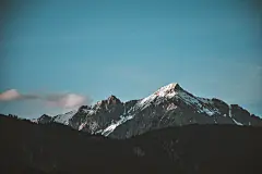 ID-966116-高清晰壮观的雪山山顶壁纸高清大图