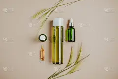 天然化妆品，护发护肤精华液。有机、天然化妆品的概念。平铺，极简主义，粉彩