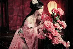 高清唯美古典美女素材——烟雨青花红颜梦_秋水美文、伤感日志大全、心情日记、情感文章、散文随笔、经典语录、伤感的句子、爱情故事、美文欣赏、伤感文章、抒情散文