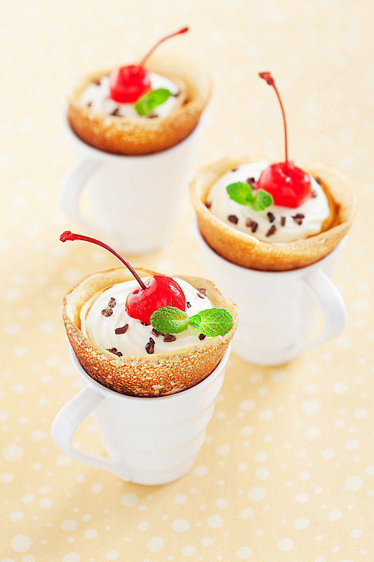 Crepes with cream