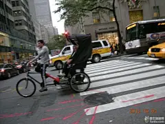 随着东航班机起飞的巨大轰鸣声，再见了，美国！