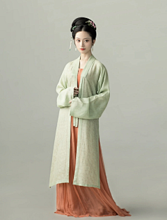 常花钱采集到古风人物参考图