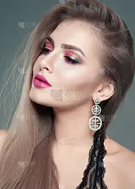一个美丽女孩的肖像迷人的女孩