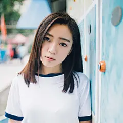 体操服少女夏日泳池清新写真平板壁纸