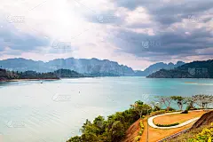 泰国阳光下的山水