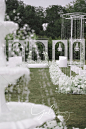 白色户外-白草坪大气婚礼照片