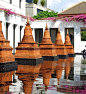 #The Sukhothai Bangkok#泰语里，素可泰意为“幸福来临”。这是一间以泰北小城，同时也是古老王朝的名字命名的酒店，开业距今已25年。这是Kerry Hill和Edward Tuttle为数不多的历史性合作。缓步穿行你仿佛置身素可泰历史公园，经典的泰式美学和亚洲的热带风情全在其中。「晚安，好宿」