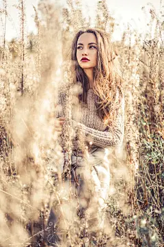 时尚的美女在秋景中，Mac秋意插画，秋景，秋季背景图，秋季枫叶，秋天美景