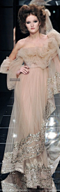 Elie Saab Fall Winter 2008 Haute Couture #带着婚纱去寻找爱情#@SalyPeng今日新娘高级婚纱设计师   #婚嫁美图#@婚嫁美图  