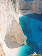希腊海滩，蓝的心都醉了！#国外# #奇观# #希腊# #旅游#