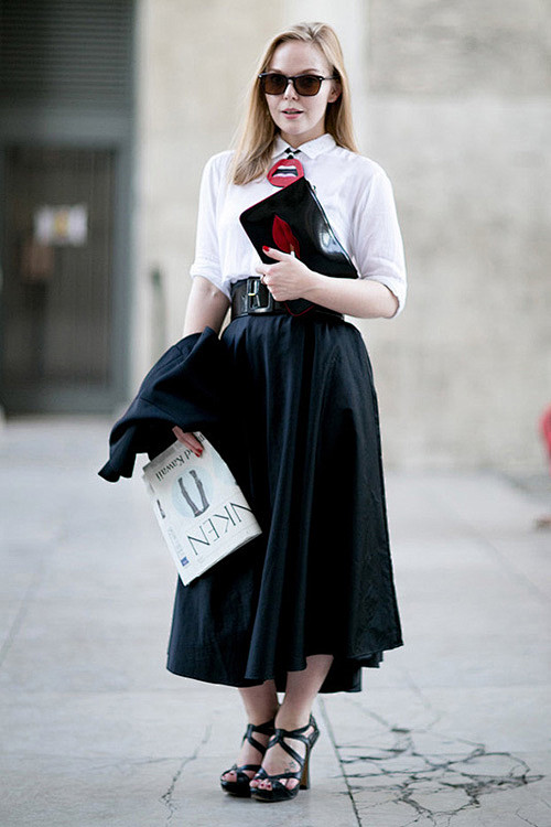 街拍灵感：以黑色半裙塑造不同风格