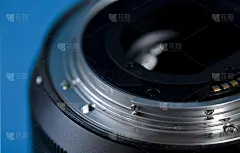 照片镜头，照片卡口，蓝色背景的相机。圆形的形状