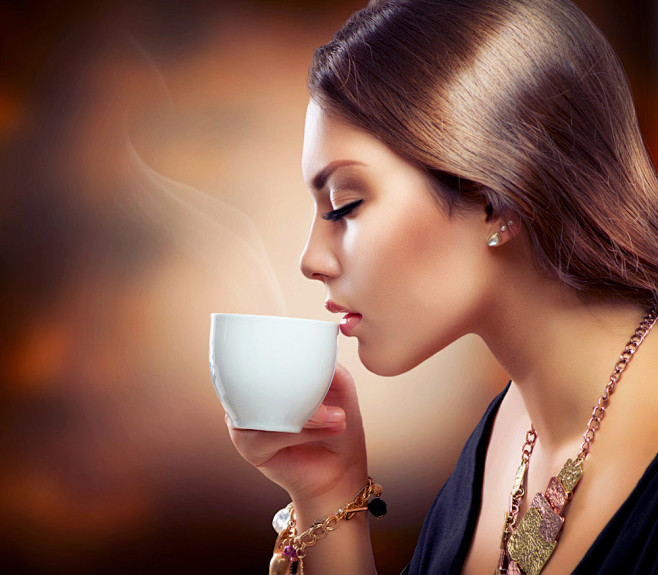 喝咖啡的时尚美女 图片素材(编号:201...