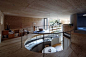 凸起的住宅 / UID建筑事务所/Pit House / UID Architect ... 

      建筑设计：UID建筑事务所  地点：日本，冈山  主管建筑师：Keisuke Maeda 前田智和（音）  面积：115平方米  年份：2011  摄影：Koji Fujii / Nacasa ＆ Partners  顾问：小西结构工程公司  总承包商：中村建设公司  场地面积：232.12平方米         别墅位于冈山省濑户内海附近。场地在一座阶梯形小山丘上......
