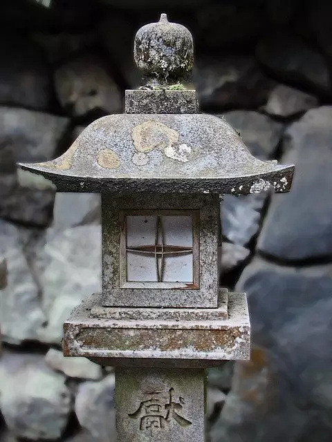 禅意 | 石灯笼<br/>石灯笼最早雏形...