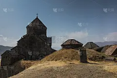 亚美尼亚的Haghpat修道院，被联合国教科文组织列为世界遗产。圣恩山教堂与书库的入口在哈帕修道院综