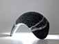 由Kim HyunJoo 设计的着陆灯，使用天然的花岗岩结合流线型的造型，制作出一个虽然很小但是很有机的形态，结合花岗岩独特的特征特点，耐人趣味的纹理，颜色和图案。