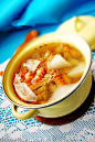 桂花萝卜虾汤，是一道口味甜美暖胃散淤的应季好汤。桂花能温补阳气，有化痰、止咳、生津的功效。http://www.meethere.cn/photo/listphoto.do?scmscat=059&att=