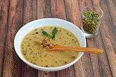 Indonesian sweet mung bean porridge