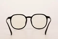 黑框眼镜护眼爱眼日近视眼摄影图