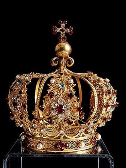 珠宝｜十九世纪，法国民间制作的王冠配饰。...