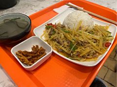 土豆炒肉丝盖浇饭