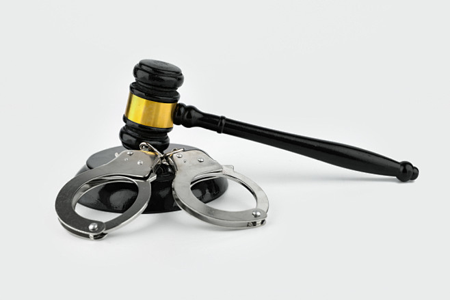 法槌与镣铐司法安全法律日摄影图