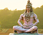 湿婆大神
在瑞诗凯诗见到了恒河边矗立端坐的异常俊美的白色湿婆雕像，这里不愧是湿婆居住和修炼之地，笼罩着一种宁静而安详的气息。