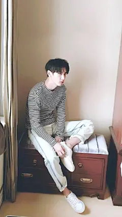 应迷妹要求再发一组#朴灿烈壁纸# 
为什么这么小妹杂喜欢#朴灿烈# 
评论补上一张

喜欢关注拿图自觉点赞