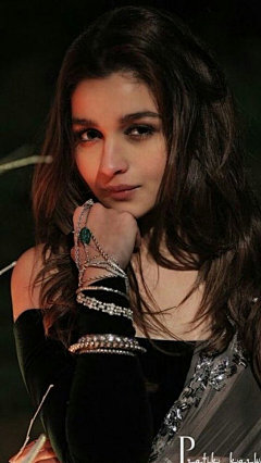 炎炎小鹿采集到alia bhatt