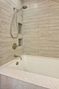 现代风情复式148平三居房屋卫生间浴缸花洒装修效果图