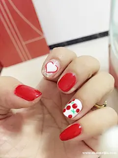 法式可爱独特红色白色银色手绘樱桃心形美甲图片