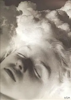 马良：有些不良生活习惯的确是对创作有用的，这是个摆在面前的残酷现实。每次晕天黑地的工作到天亮，收拾烟灰缸或空酒瓶时候，总生出些“明知山有虎，偏向虎山行”的悲壮感。想想人生无非选一条船过一条河，船能撑多久，河有多宽，都是命数，但愿有涯之年得渡彼岸。